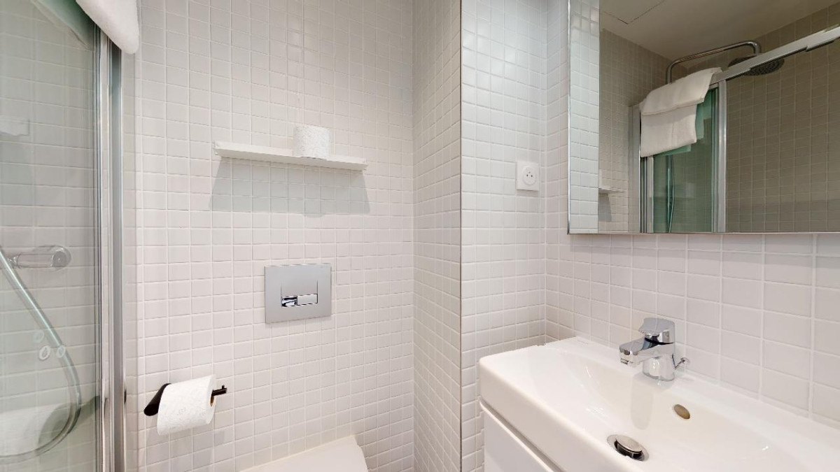 Image d'un appartement à louer paris 17, studio, 13m² à 1550€ à paris 8ème (75008)