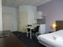 Photo Studio de 20-22 m² meublé et équipé - grand lit n° 1