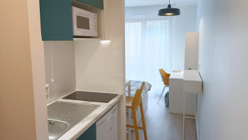 Studio de 19 à 20m² meublé et équipé (option balcon / terrasse)