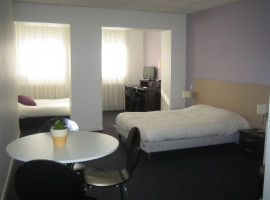 Studio de 30 m² meublé et équipé - grand lit