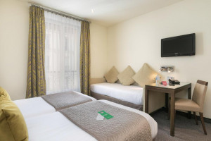 Chambre double de 14m² meublé