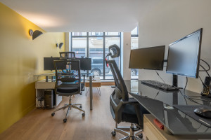 A VENDRE LOCAUX (bureaux + appartement) 88 M²