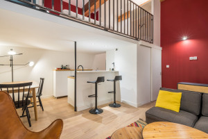 A VENDRE LOCAUX (bureaux + appartement) 88 M²