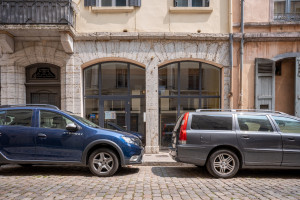 A VENDRE LOCAUX (bureaux + appartement) 88 M²