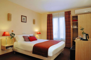 Chambre double de 14m² meublé