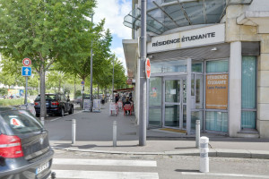 Photo 94 studios meublés / équipés de 17m² à 20m²  et 1 T2 non meublé de 43m². n° 2