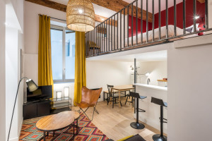 A VENDRE LOCAUX (bureaux + appartement) 88 M²