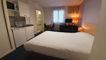 Photo Studio de 20-22 m² meublé et équipé - grand lit n° 4