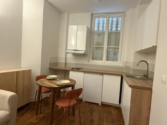 Image 1 de l'annonce : Charmant T2 refait à neuf - 8 Bis, Rue de l'Argonne - 75019 Paris