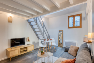 Studio en mezzanine- centre ville de Melun