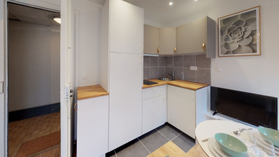 Joli 2 pièces meublé refait à neuf. Libre de suite - Rue Philippe de Girard