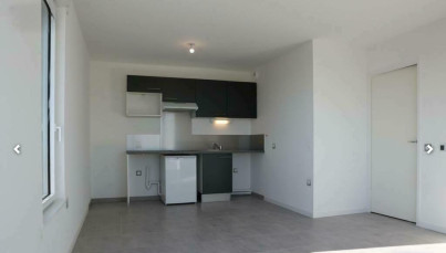 À vendre : Appartement  T2 de 46 m² avec balcon, ascenseur et parking