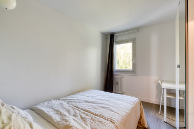 LOCATION À LA CHAMBRE Magnifique T4 refait à Neuf