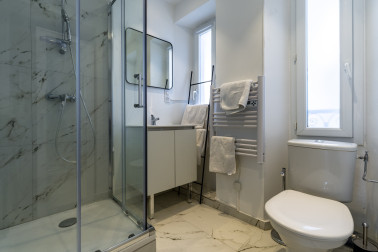 COLOCATION : Entièrement rénové retrouvé ce splendide 4 pièces à Grasse