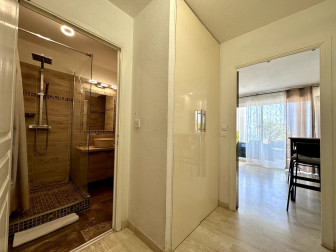 VENTE - charmant studio avec terrasse, vue mer et piscine !