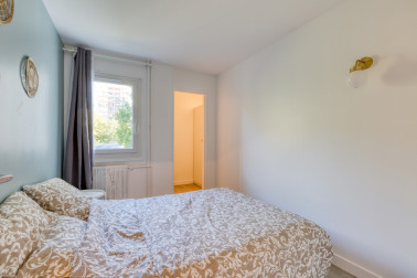 LOCATION À LA CHAMBRE Magnifique T4 refait à Neuf