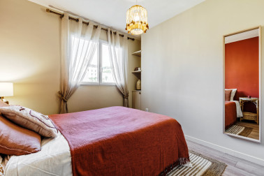COLOCATION : entièrement rénové appartement de 4 pièces à Nice