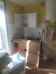 A vendre lot de : 3 appartements + 3 places de parking + 7 caves
