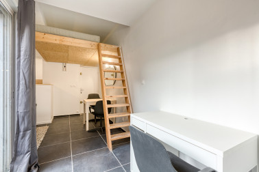 Grand studio meublé  avec terrasse