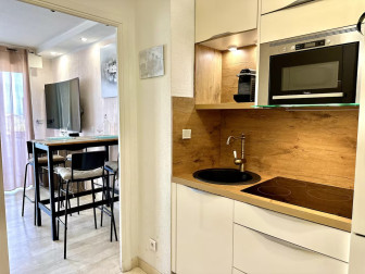 VENTE - charmant studio avec terrasse, vue mer et piscine !
