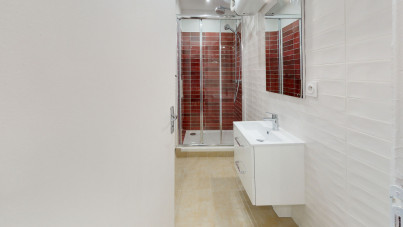 Très beau T3 meublé de 45m², entièrement refait à neuf par un architecte et idéal pour de la colocation