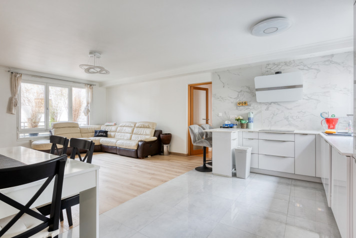 Photo principale Room 4 pièces à Paris 19